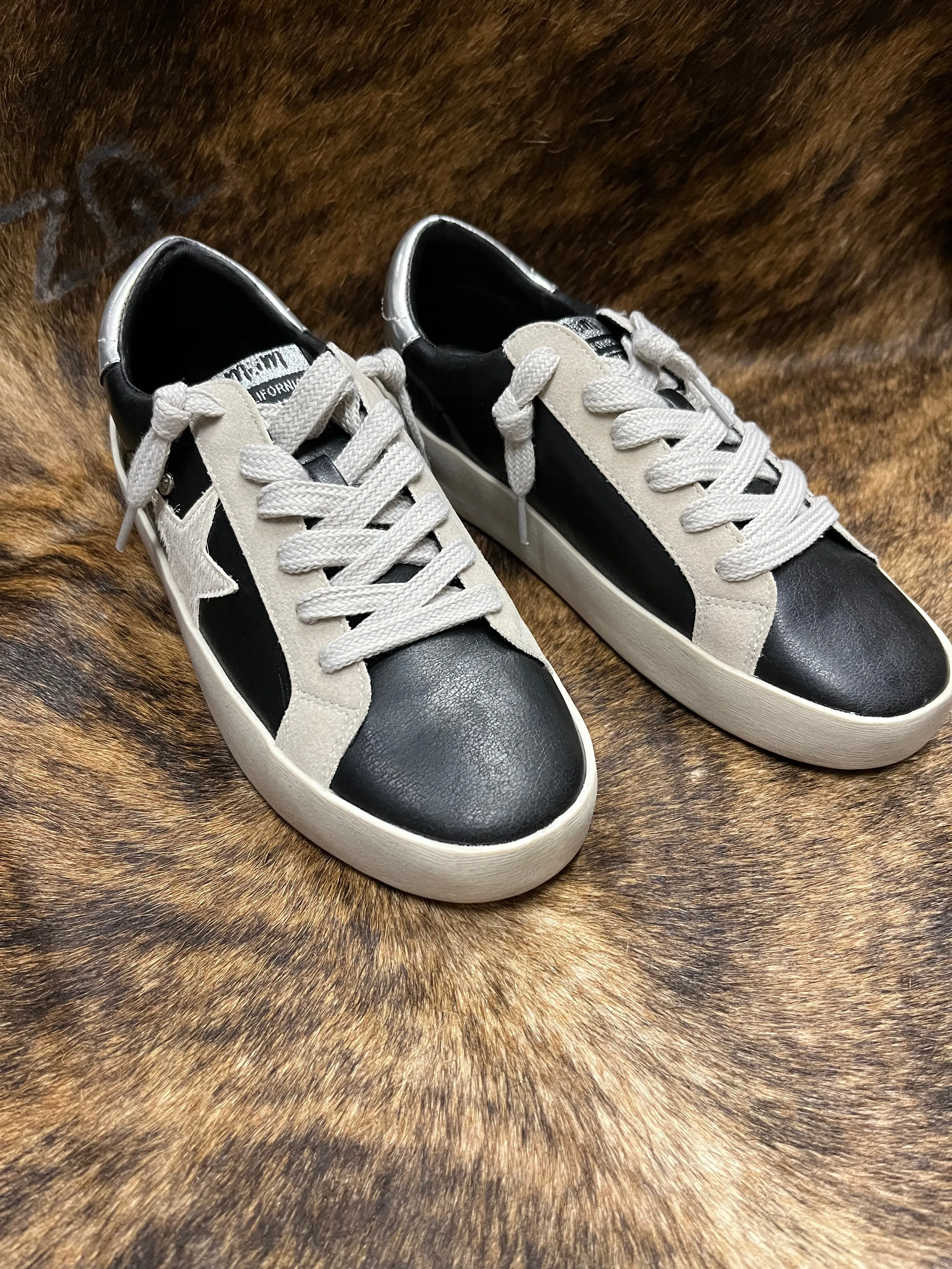 BRADY SNEAKER