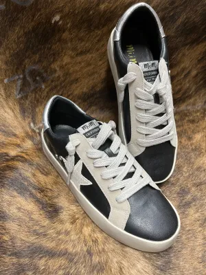 BRADY SNEAKER