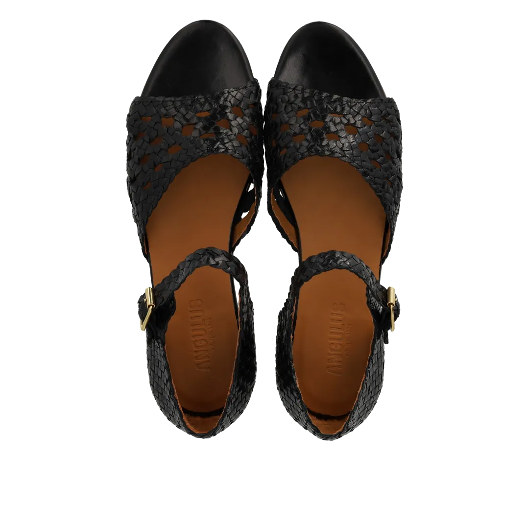Hand-braided sandal with lace pattern detail