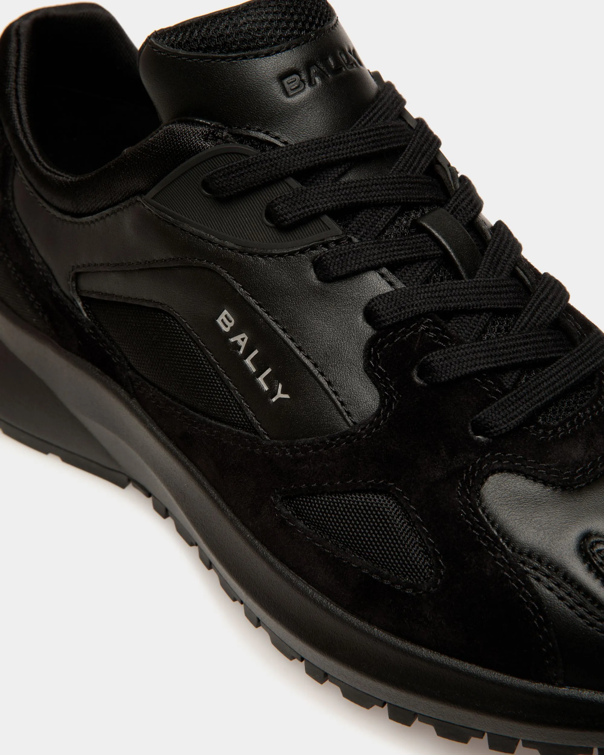 Outline Sneaker in Black Leather and Nylon