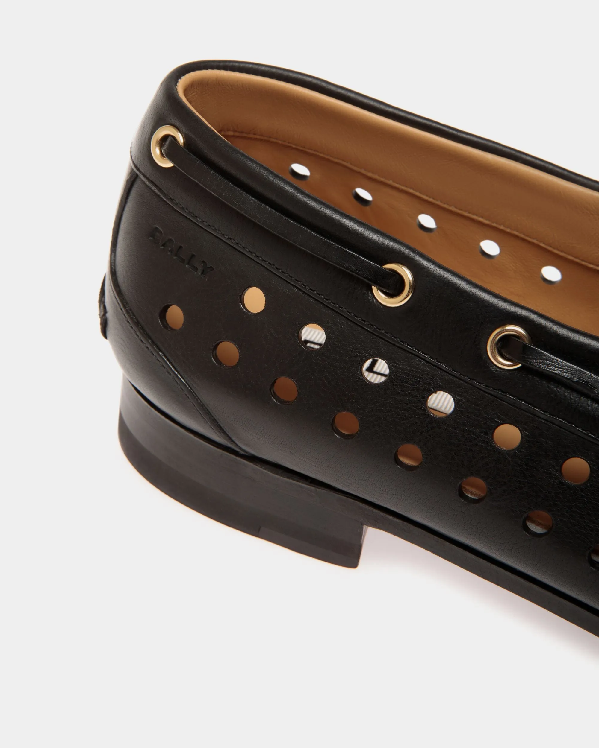 Plume Moccasin in Black Leather